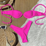Bikini à petite poitrine avec armatures en acier
