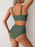 Bikini-Badeanzug mit hohem Bund und Schlitz