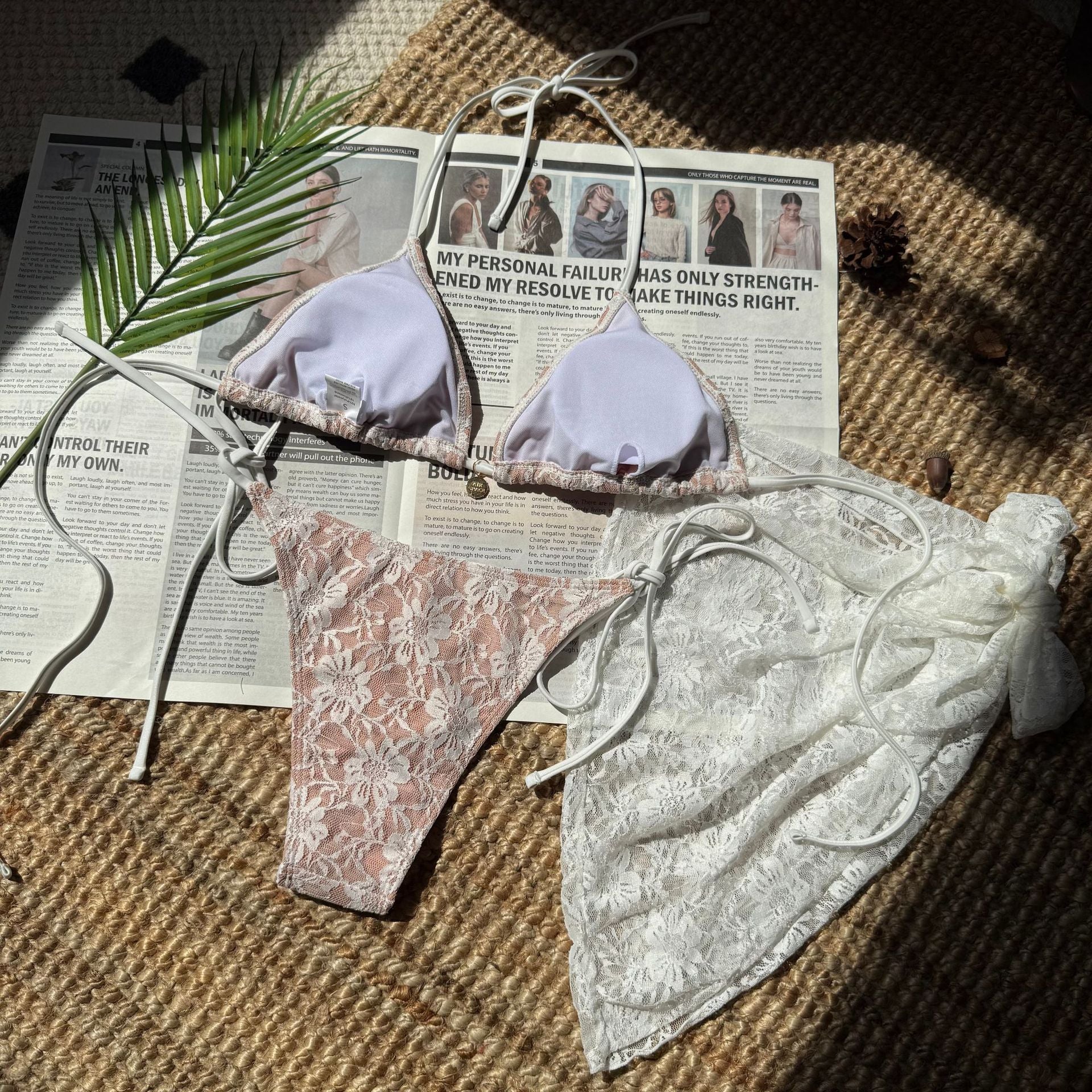 Dreiteiliger Bikini aus Spitzennetz
