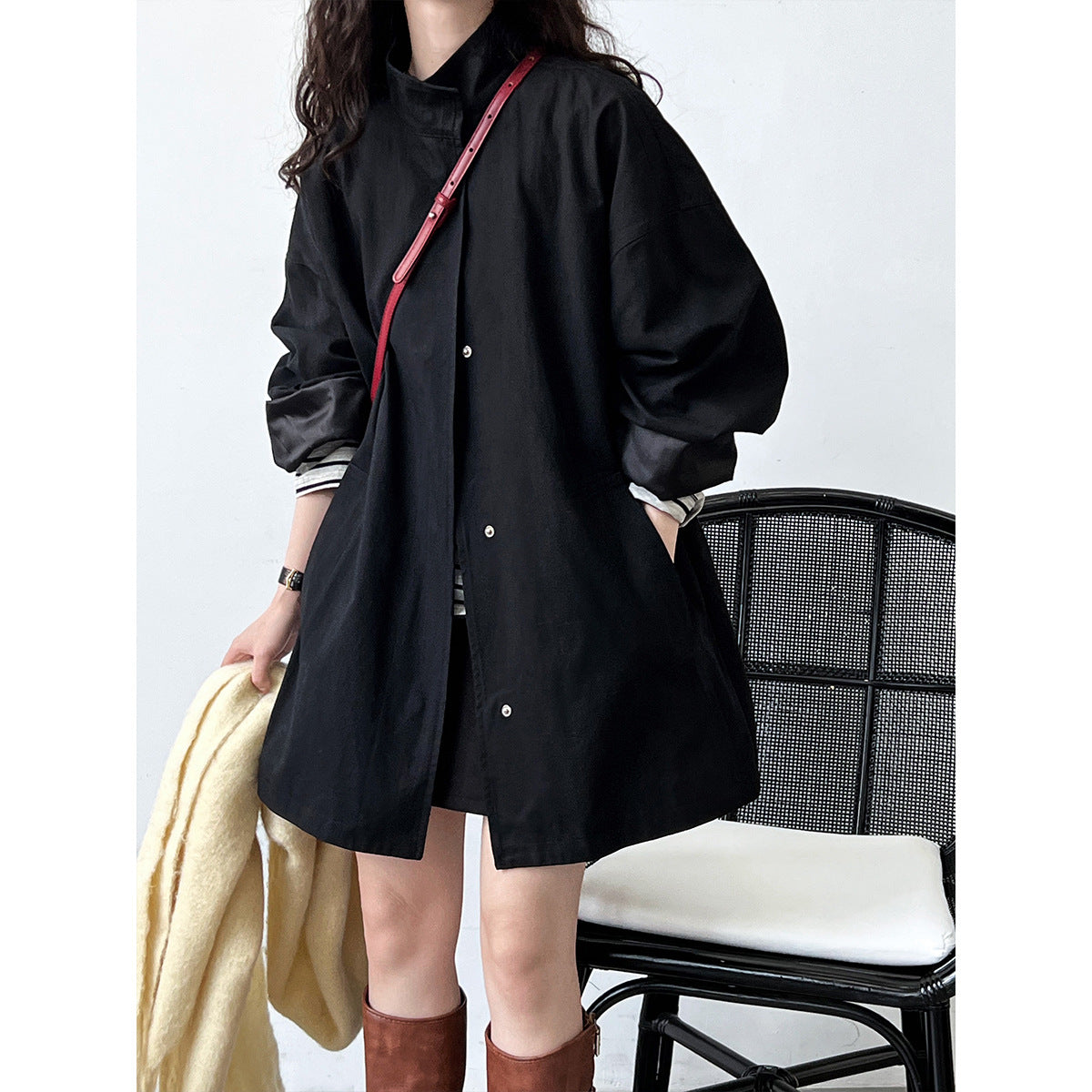 Trench-coat minimaliste japonais à col montant