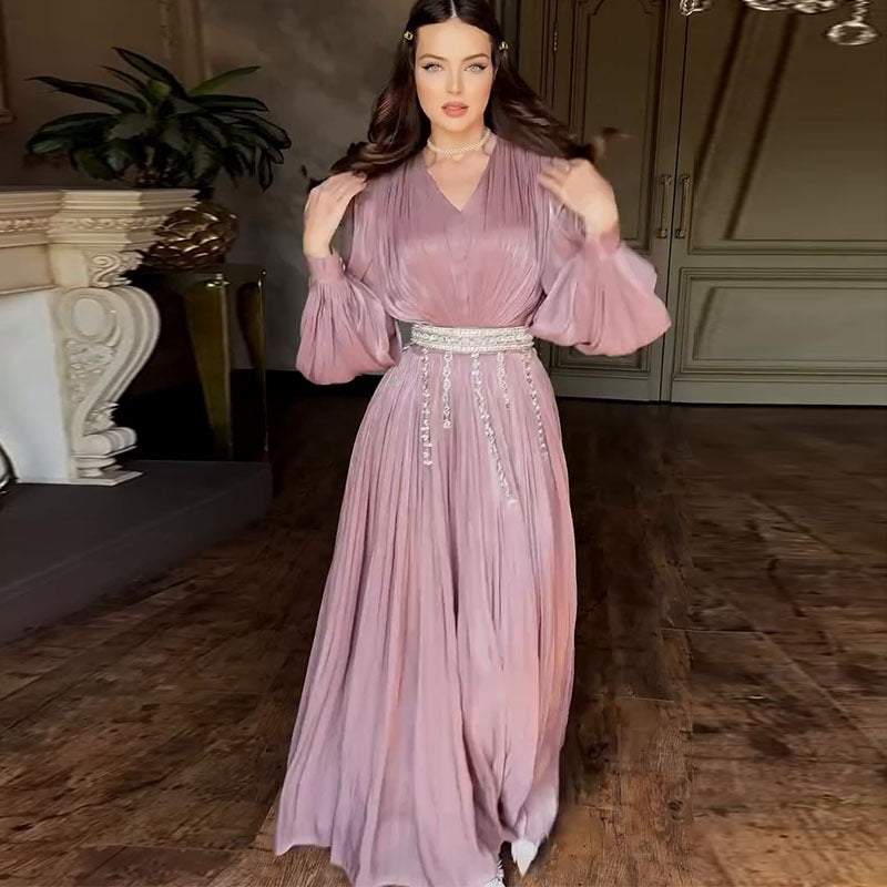 Sexy Kleid aus plissiertem Tüll mit V-Ausschnitt, langen Ärmeln und großem Saum