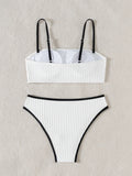 Schwarz-weißes Bikini-Set mit freiem Rücken