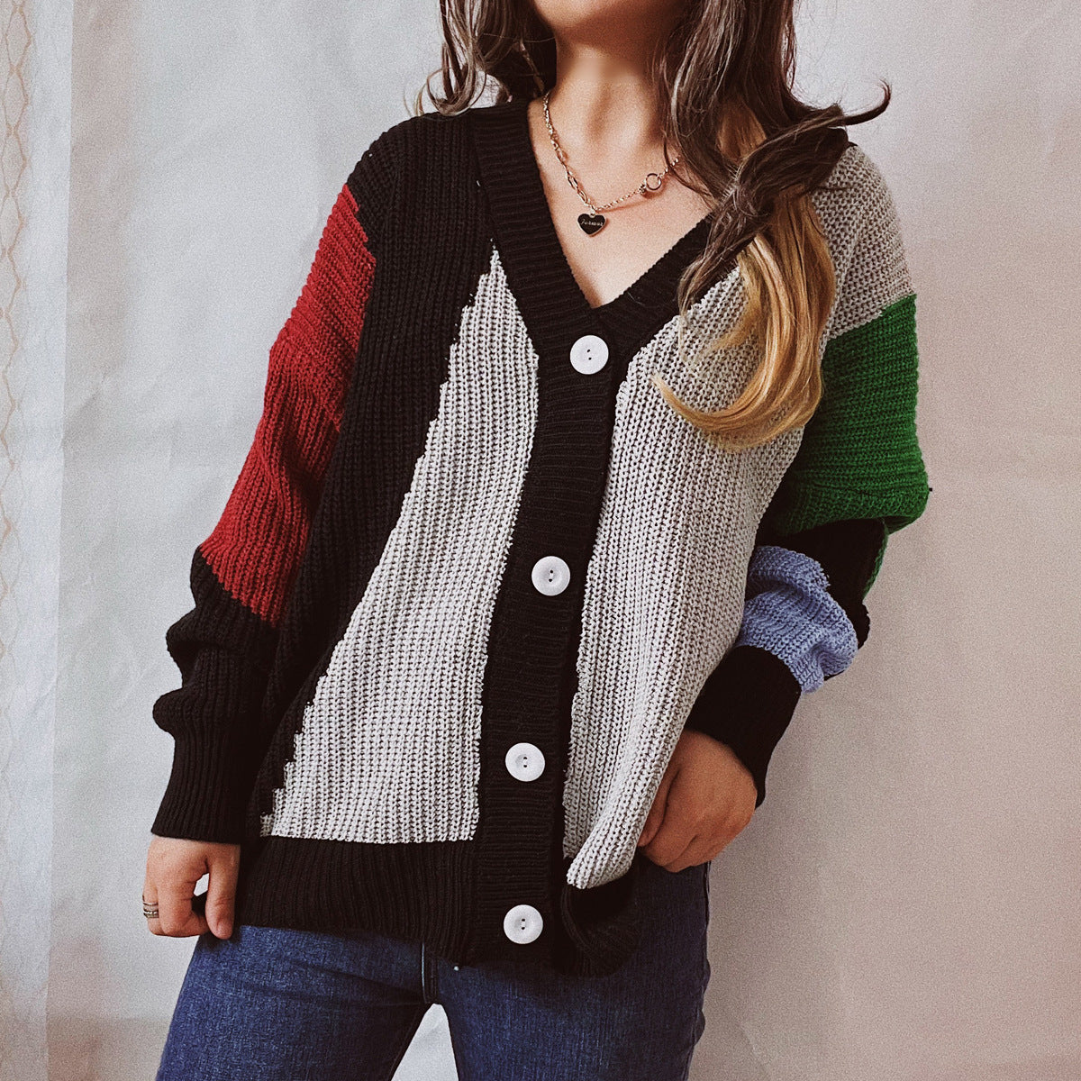 Cardigan décontracté en tricot à simple boutonnage, coutures asymétriques irrégulières et contrastées