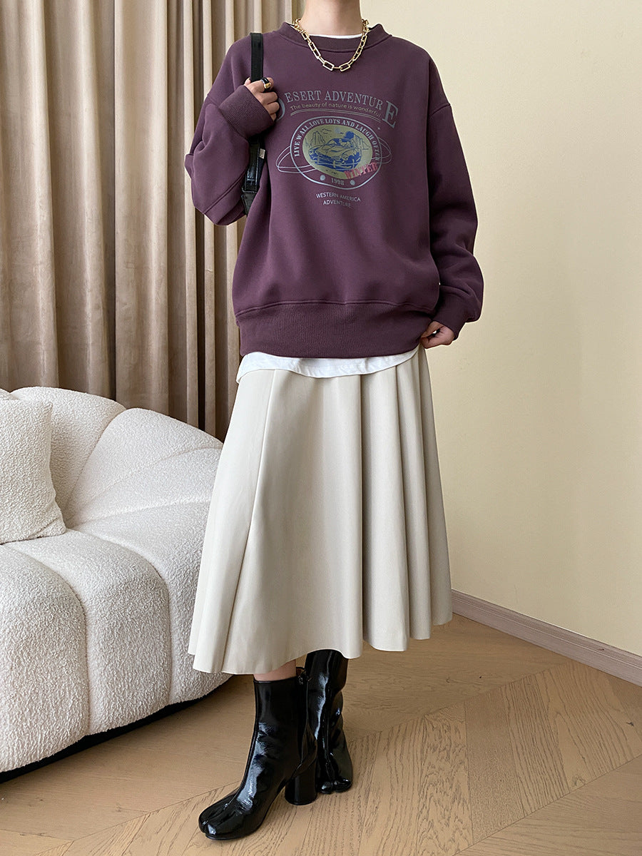 Lässiges Sweatshirt mit Retro-Druck, Farbkontrasten, lockerer Schulterpartie und Fleecefutter