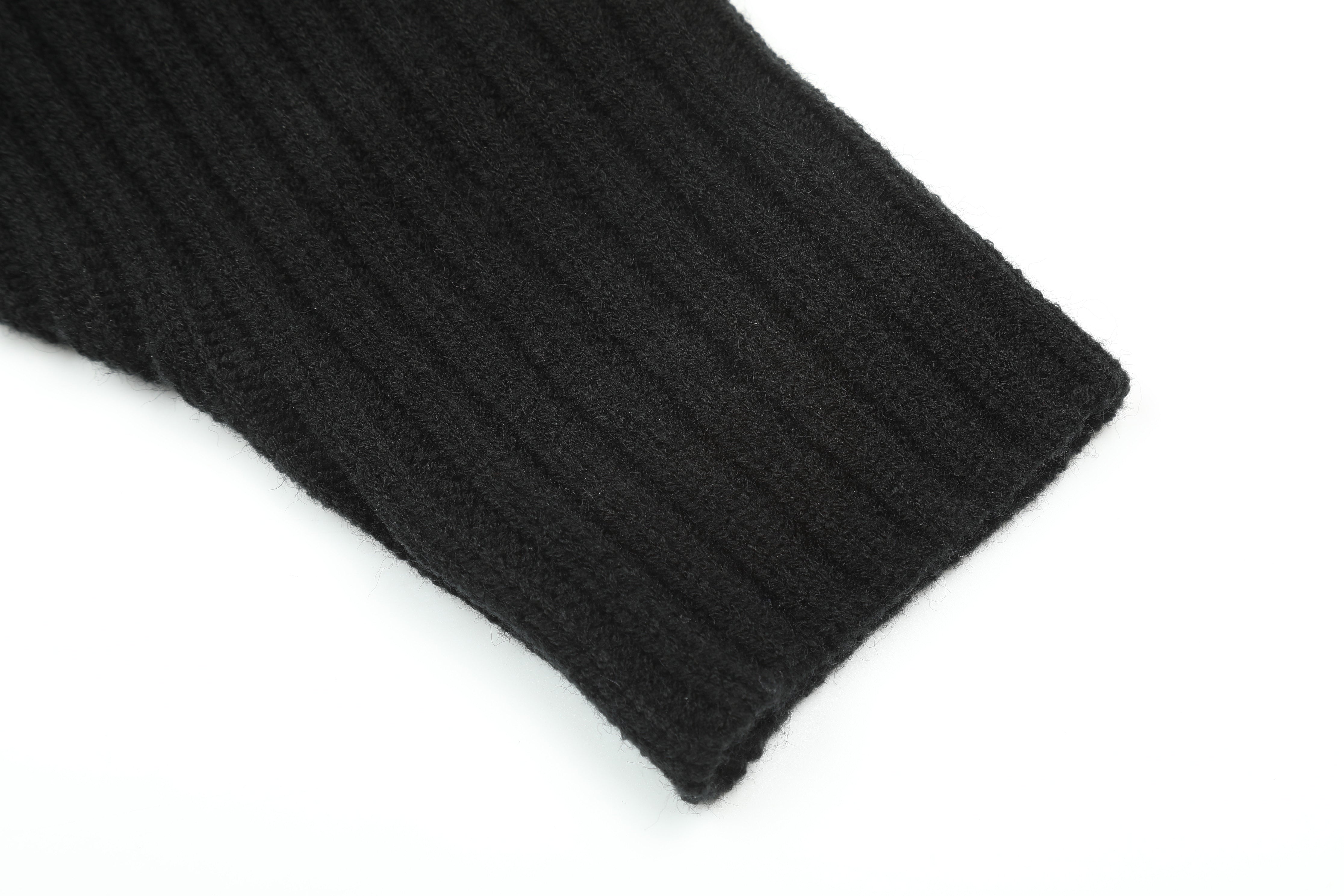 Locker geschnittene, kurze Strickjacke mit Fledermausärmeln